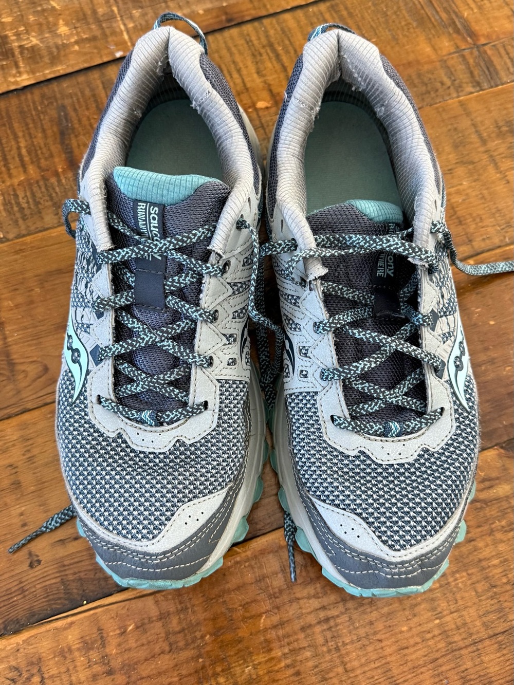 Saucony Women's Gray & Teal Trail Running Shoes size 9.5